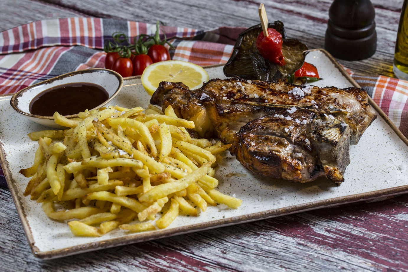 George's Steak House - Μπιφτεκούπολη - Τι-Μπον